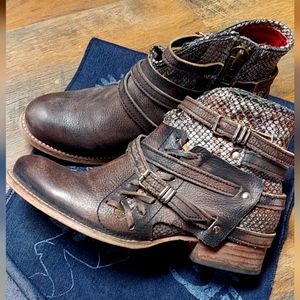 FREEBIRD BY STEVEN BELFAST Brown and Grey Leather Snake Low Boot